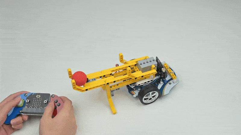 Smart Cutebot Pro - Bravurně jezdící auto pro výuku programování micro:bit příklad použití 4