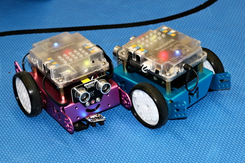 Roboti mBot tancují