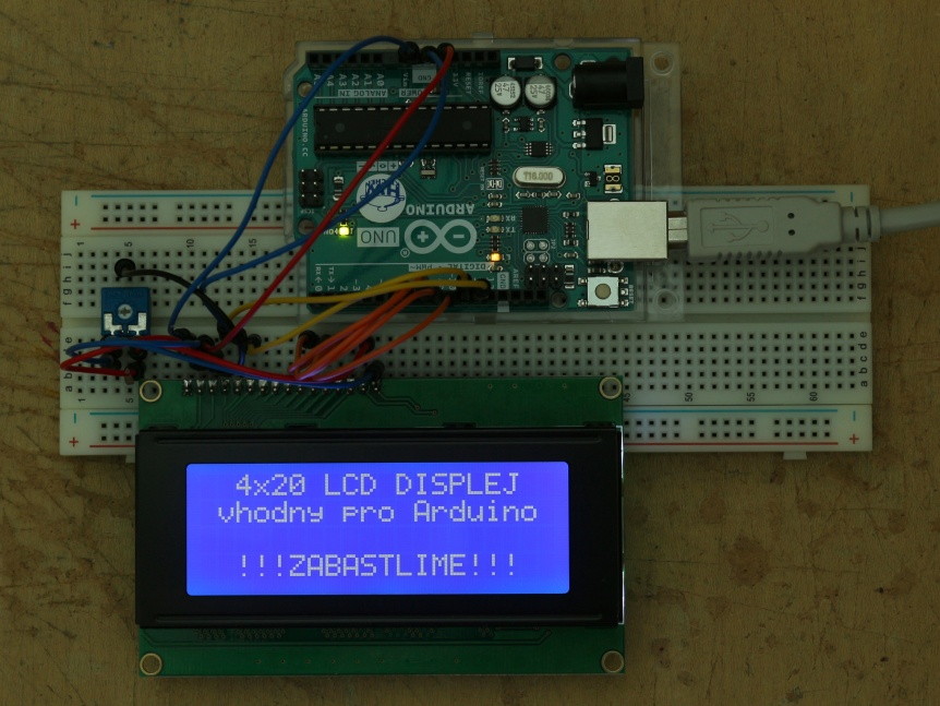 LCD displej 20x4 modrý s podsvětlením a Arduino UNO