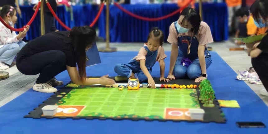 MakeX Inspire Fruit Wonderland Arena Kit – aréna pro mTiny - hra