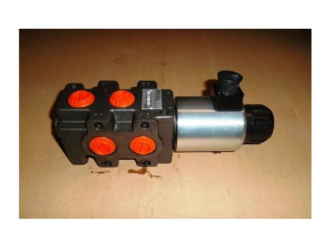 Hydraulická výhybka. Tretia funkcia na nakladač. Ventil pre tretiu funkciu. 6/2 cestný elektrohydraulický ventil 24 VDC 90 l / min.