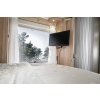 HY18 BCL698 Chia Cus Interior TV am Bett 100dpi