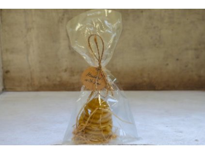 Ručně odlévaná svíčka Včelí úl – dárkové celofánové balení