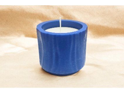 Svíčka v modré voskové nádobě