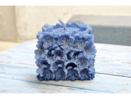 Květinová svíčka z palmového vosku – Modrá kostka