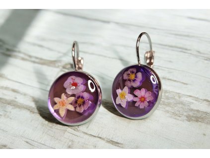Ručně vyráběné náušnice s kvítky – fialové