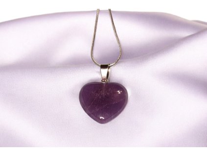 Náhrdelník se srdcem z přírodního ametystu