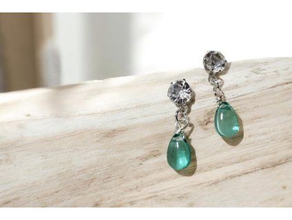 Zelené skleněné kapky