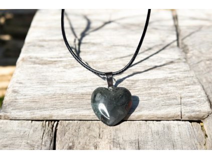 Náhrdelník se srdíčkem z přírodního kamene
