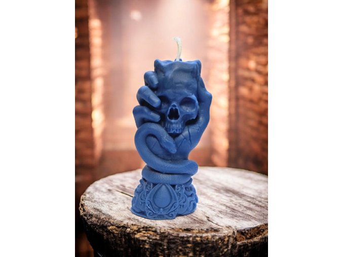 Dekorativní svíčka – Ruka, lebka a had (modrá edice)