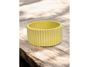 Sádrová miska – žlutá dekorativní miska s rýhovaným designem