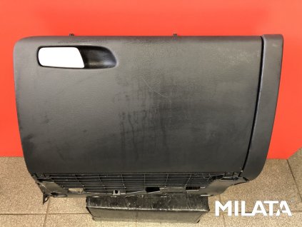 Kastlík spolujezdce Audi A4