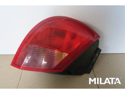 svetlo lz mitsubishi colt 01.jpg