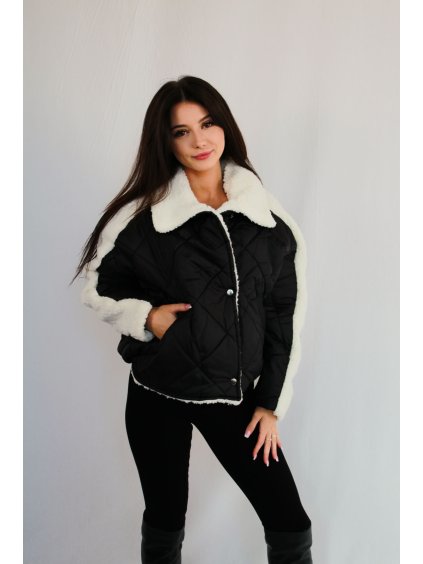 Černá prošívaná zimní bunda s teddy rukávy a límcem | Naya