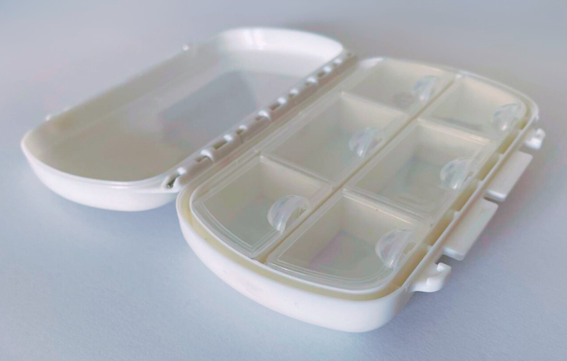 Denní dávkovač tablet Sinocare – 6 přihrádek, kompaktní rozměr