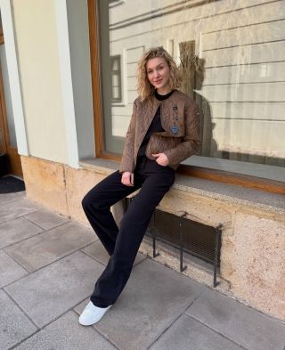 I dnes se na Vás těšíme!✨ A kdo ještě nemá svůj nový kousek na Velikonoce, co třeba tahle lehká bundička Blauer?🐣🐏