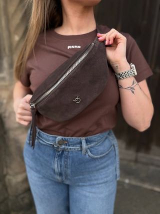 Ledvinka jako must-have sezóny ✨ Nosit přes rameno, do pasu nebo jen tak „na ležérno“ – vždycky funguje 🤎 #pinko...