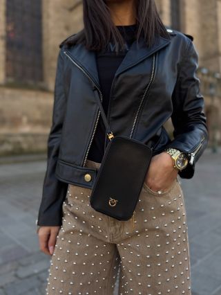 Dnes je poslední den, kdy můžete využít slevu -20% na jarní bundy a kabáty!🧥 ✨ Co třeba kožený křivák Armani Exchange,...