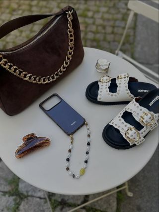 Ideální kombinace na odpolední kávičku?🤭☝🏻 👉🏻 Objednávat můžete na e-shopu www.icondresscodeyou.cz 📍 náměstí Republiky 2,...