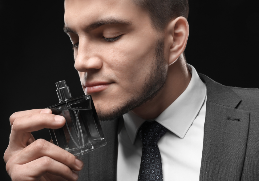 Pánové, probuďte v sobě mužnost. Odhalte tajemství pánských vůní inspirovaných arabským sluncem