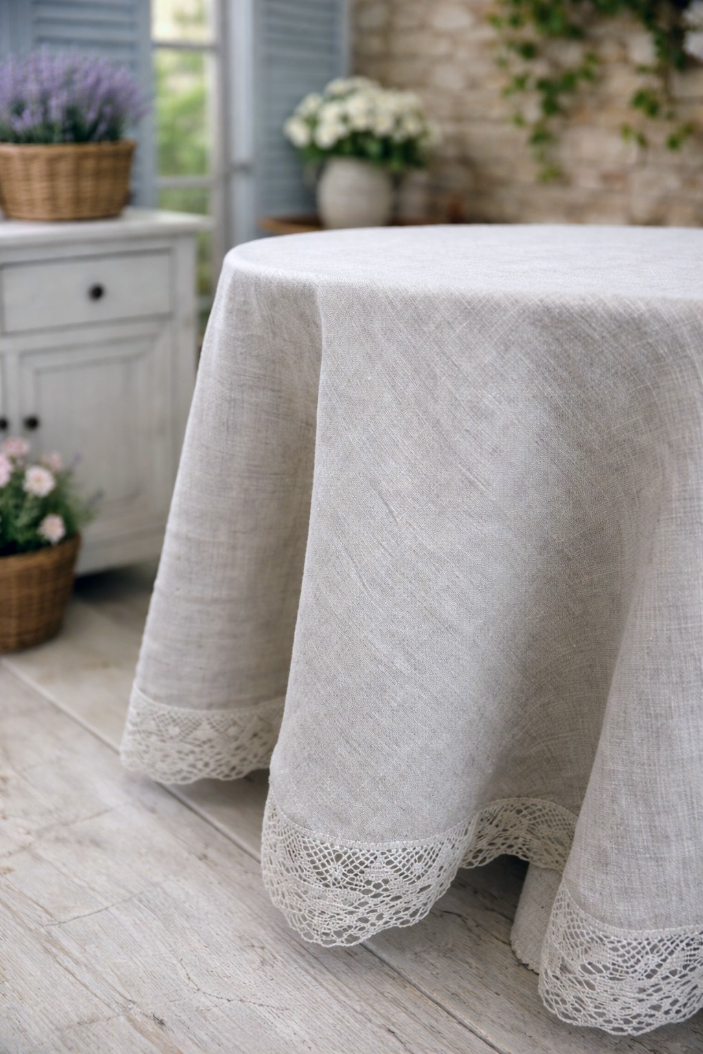 Lněný ubrus s krajkou