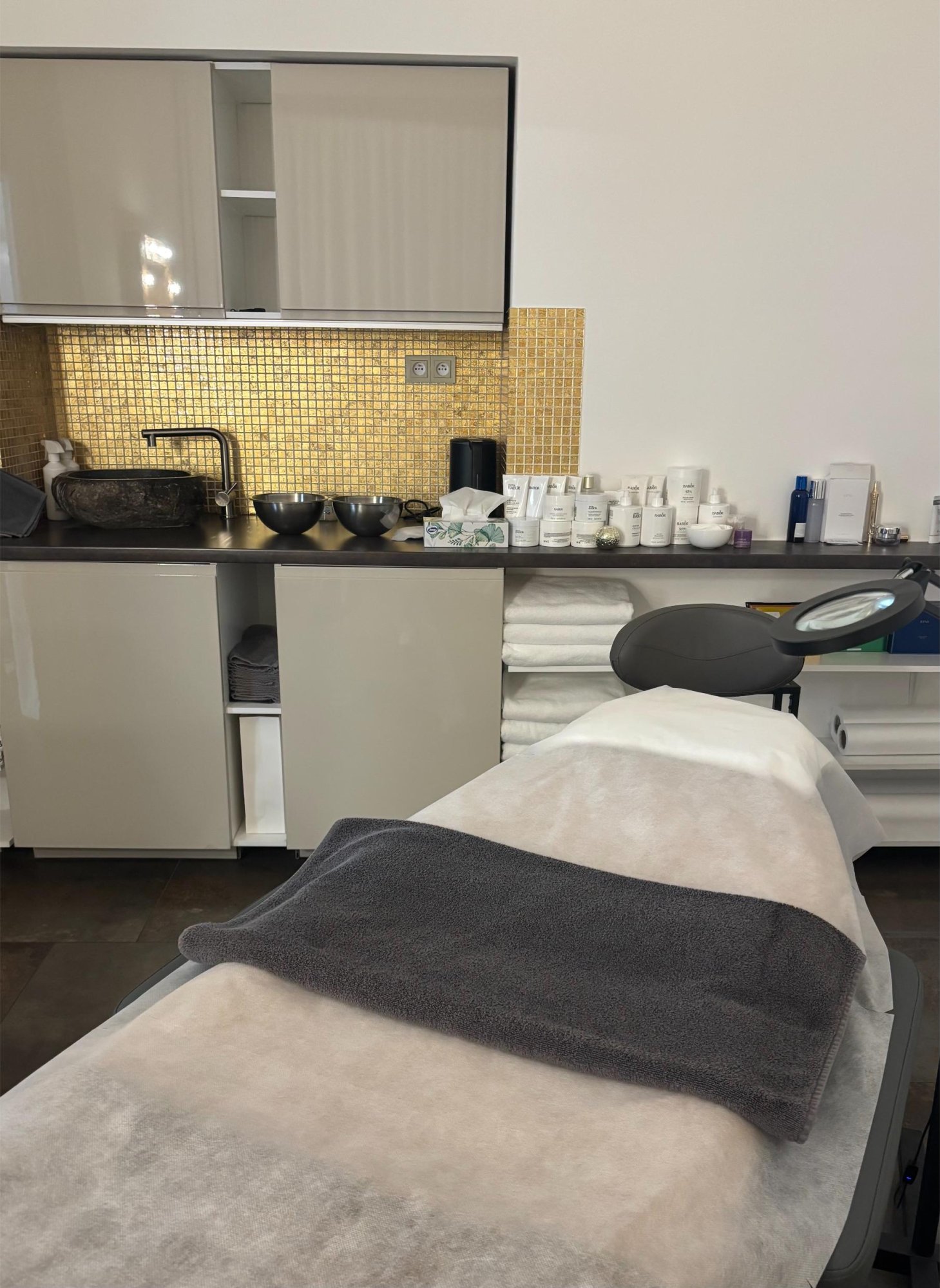 Běla Burianová v salonu Just Hair, Praha 1