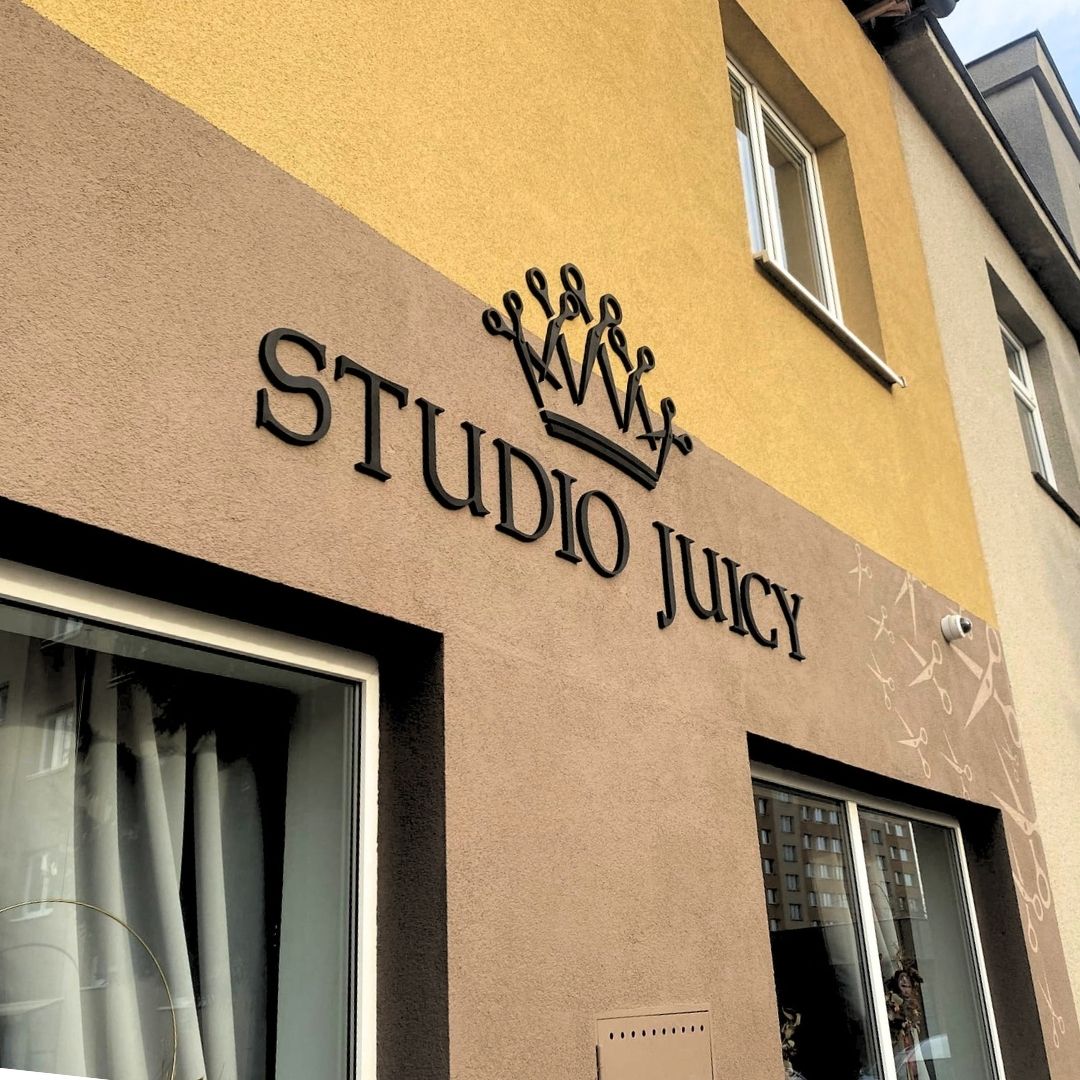 Studio Juicy 3D exteriérové logo na fasádu