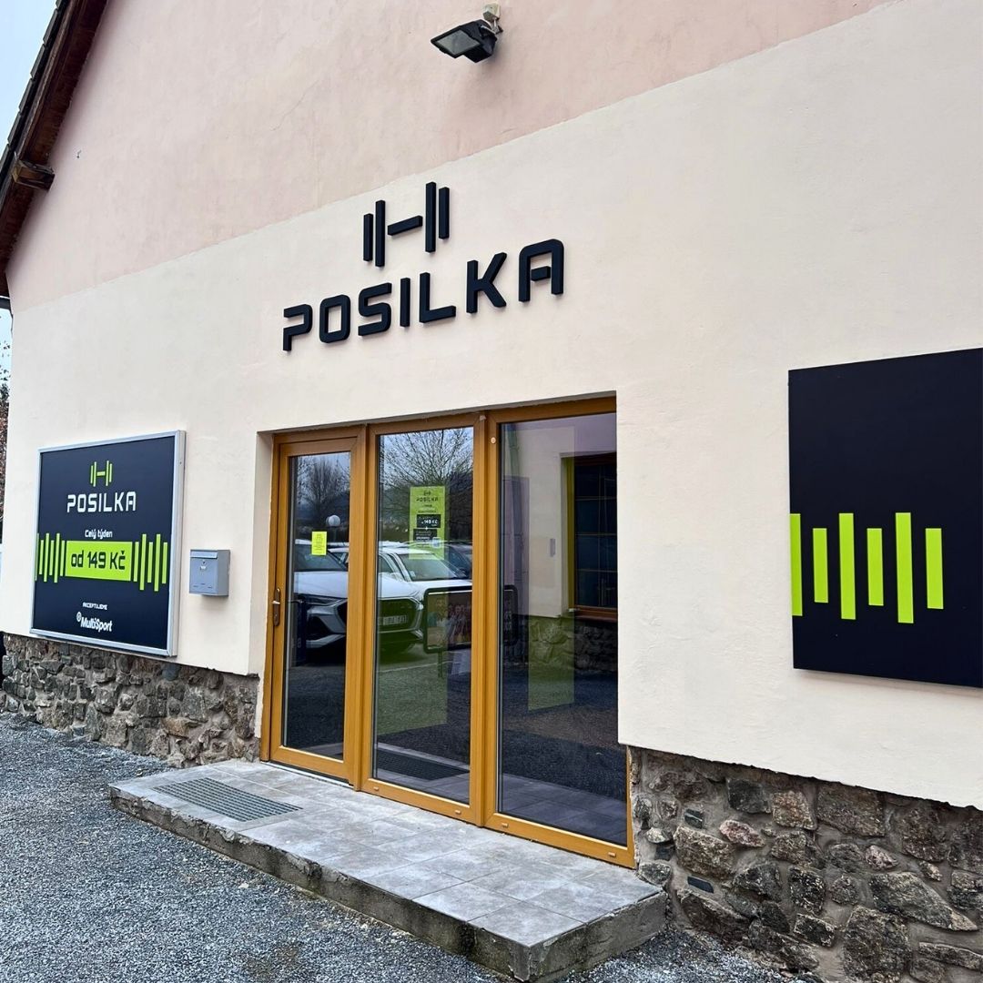 Posilka 3D logo z extrudovaného polystyrenu na budovu