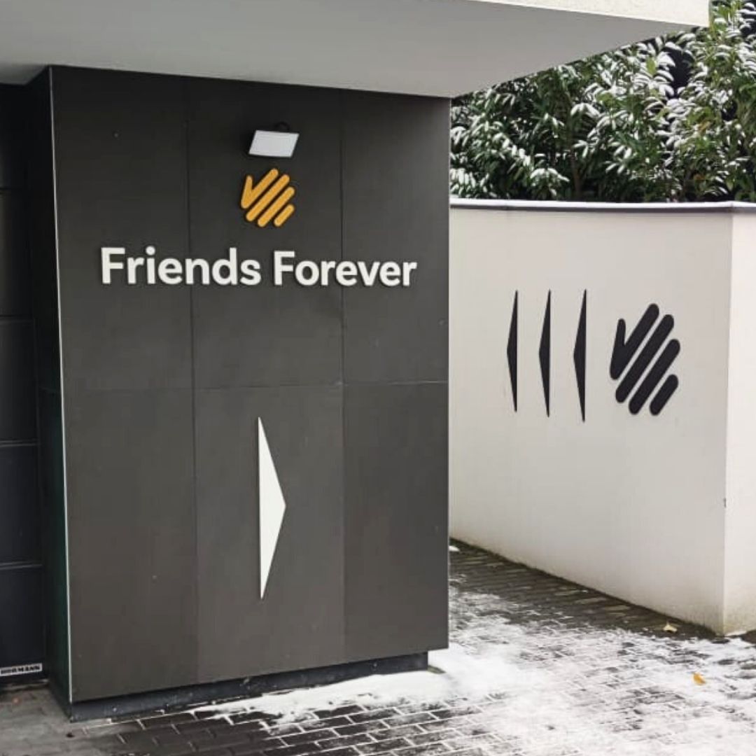 Friends forever 3D pvc logo a navigační symboly