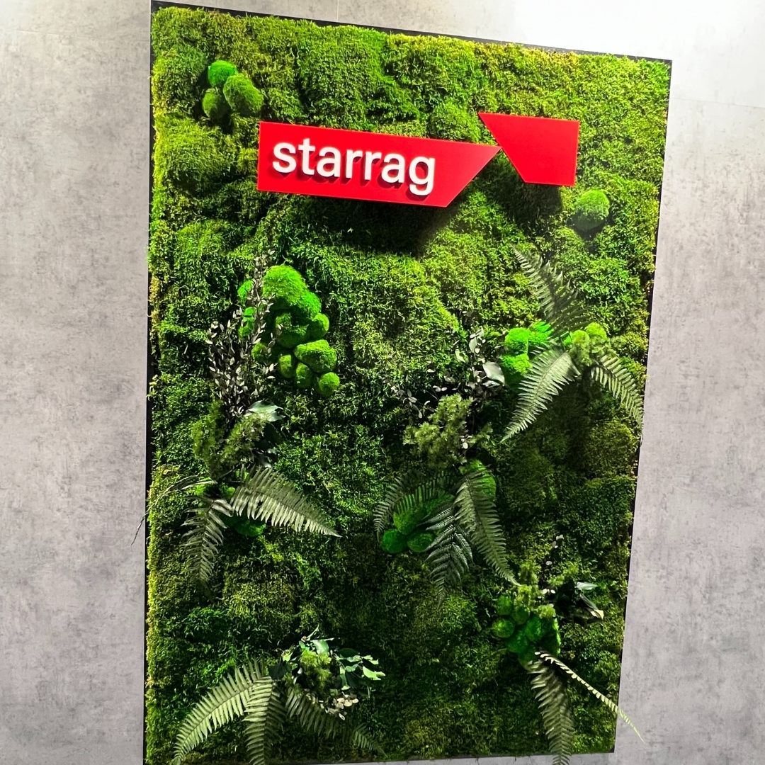 Starrag 3D vrstvené logo na mechovém obrazu do kancelářských prostor