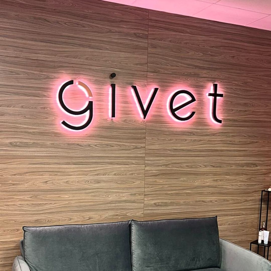 Givet 3D světelné logo do zasedací místnosti