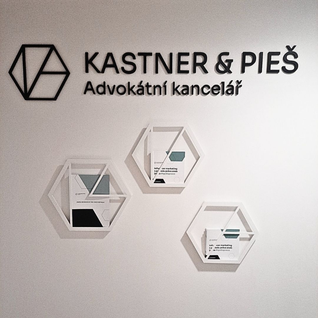 Kastner & Pieš 3D logo a kapsy do kanceláře