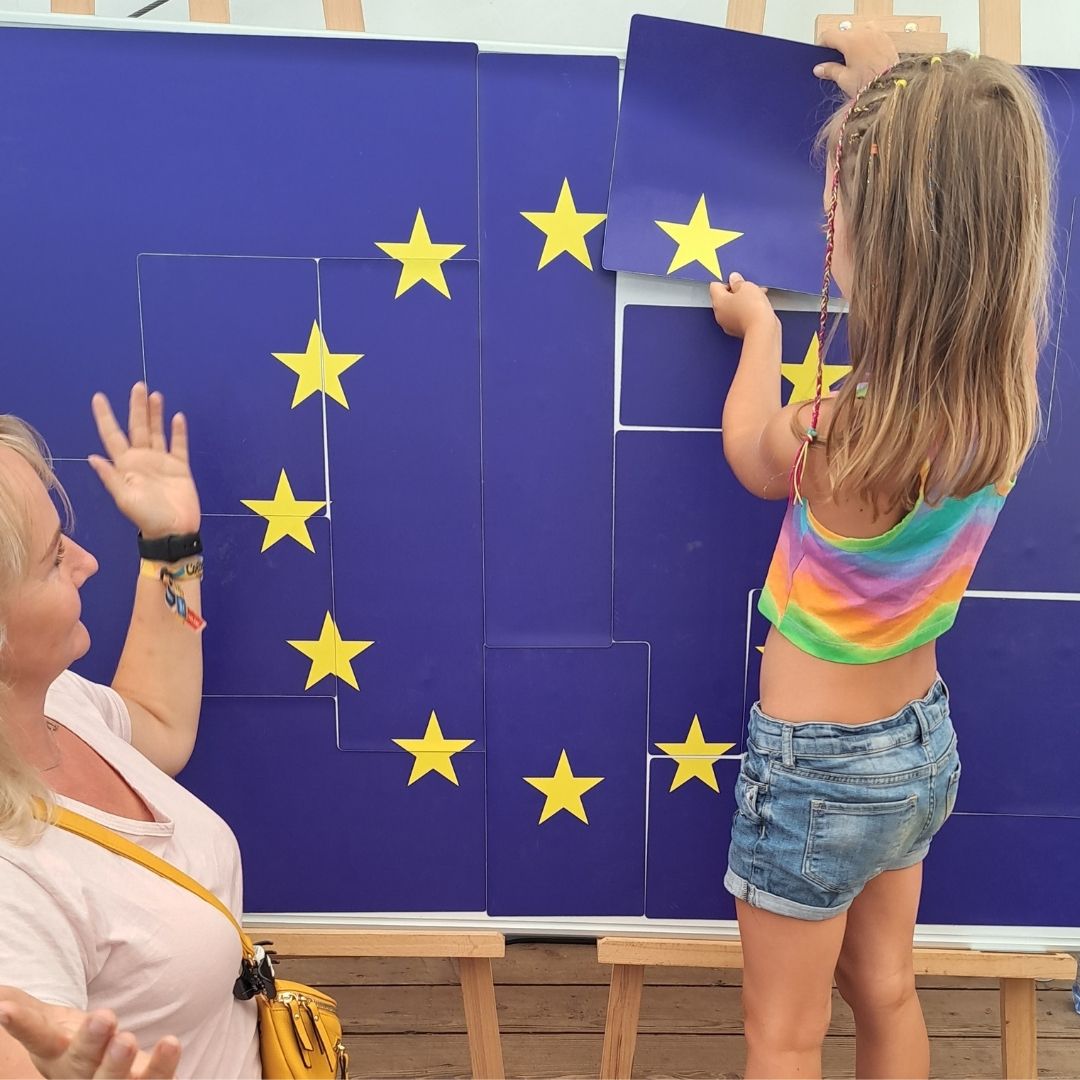 Europe Experience Prague magnetická tabule s puzzle EU vlajky