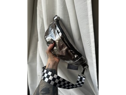 Papírová ledvinka // dark silver ~ cubes