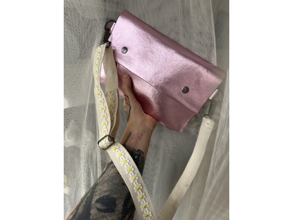 Papírová crossbody // shiny pink ~ flowers