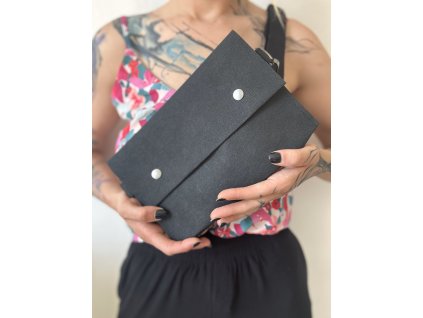 Papírová crossbody // all matte black