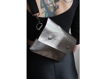 Papírová crossbody // dark silver
