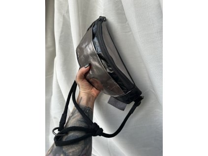 Papírová ledvinka // dark silver ~ shiny black