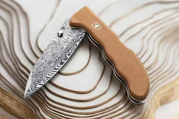 Evoke Wood Damast 2026 Victorinox– exkluzivní limitka