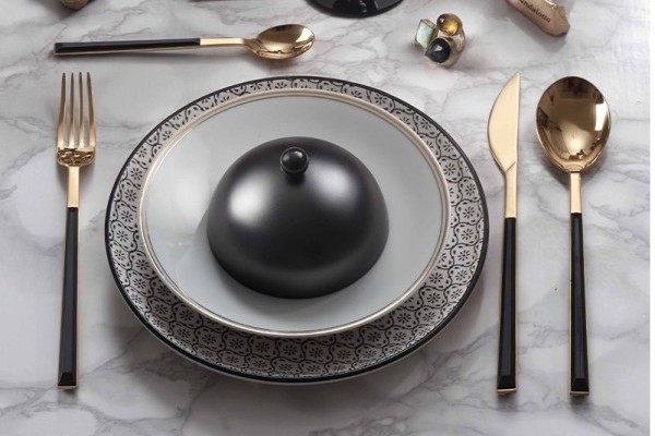 Jak vybrat příbory: Sada, styl i materiál hrají roli