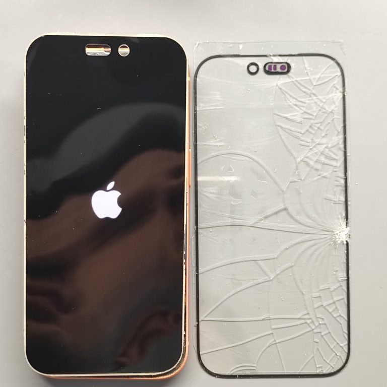 Sklo je dole, pôvodný panel funguje a svieti Apple logo