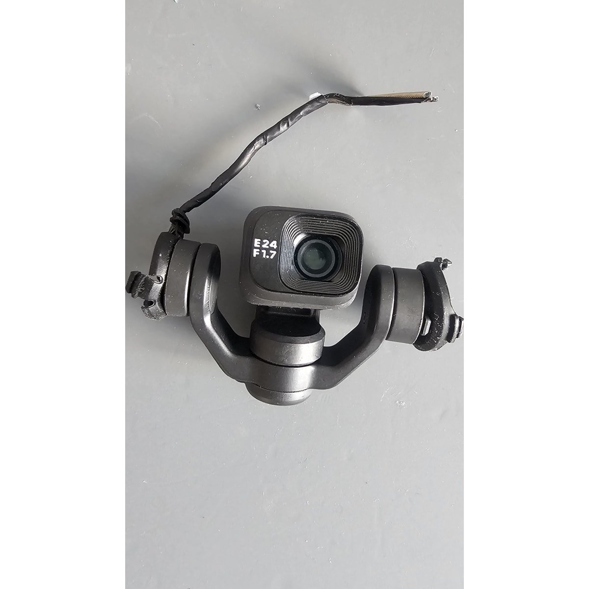 Gimbal DJI Mini 3 s pretrhnutým flex káblom kamery