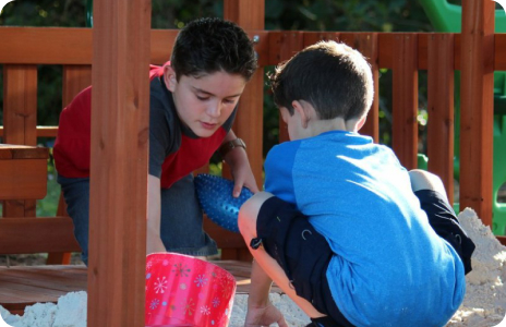 10 Zábavných hier pre deti na ihrisku