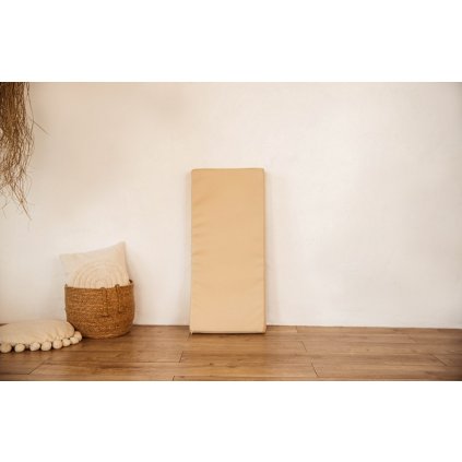 Gymnastická podložka v béžovém provedení