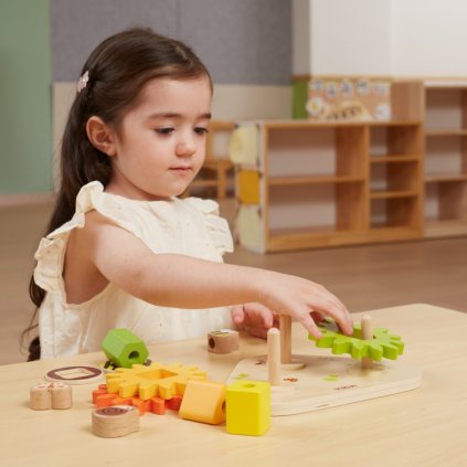 Dřevěná montessori ''Activity board'' deska - Tvary a mechanismy