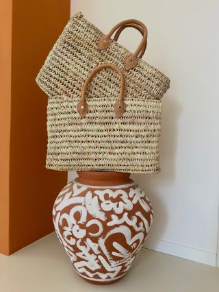 Taška z palmového listí s koženými oušky 🌿 Chic společník na cesty i do města. Lehký, přirozený design s nádechem...