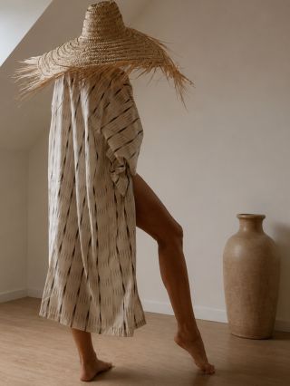 Kimono Ikat Llombards ✨ Inspirované pláží Llombards na Mallorce — místem, kde voní sůl, hřeje slunce a písek se lepí na...