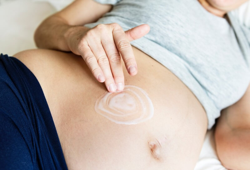 Krémy, oleje, gély na jazvy po tehotenstve