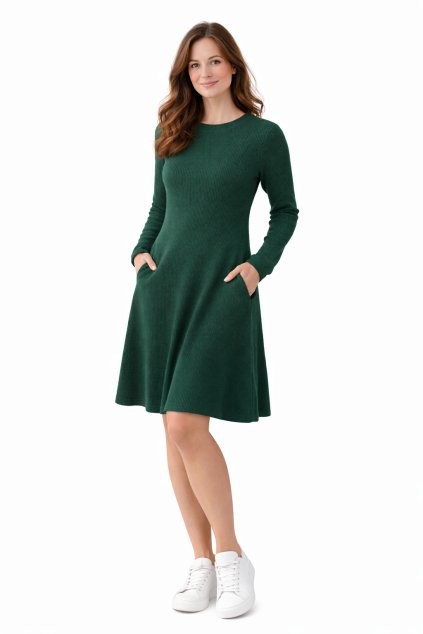 Modelka v zelených šatech