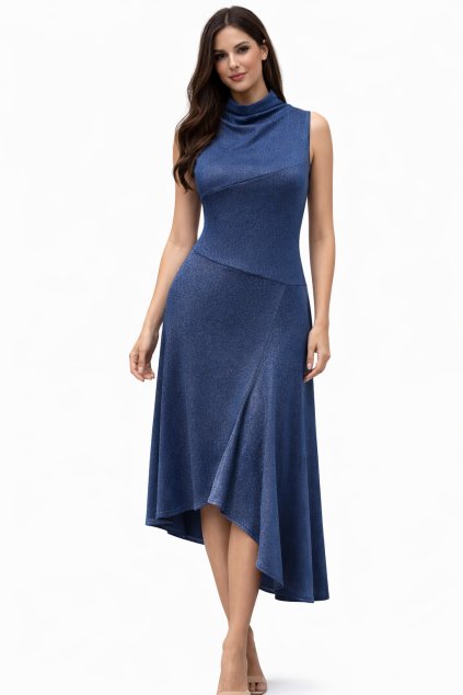 Modelka v asymetrických modrých šatech